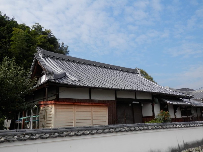 長岡天神本堂瓦葺き替え工事
淡路産56判いぶし瓦使用