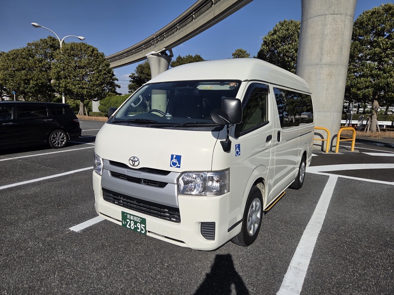 ハイエースを導入しました。